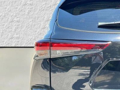 2024 Toyota Highlander — photo 10 view
