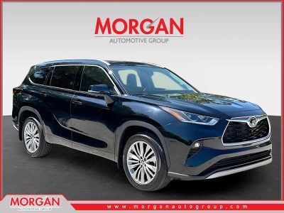 2024 Toyota Highlander Platinum in Midnight Black Metallic — front three-quarter view