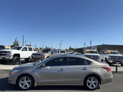 2015 Nissan Altima — engine compartment view