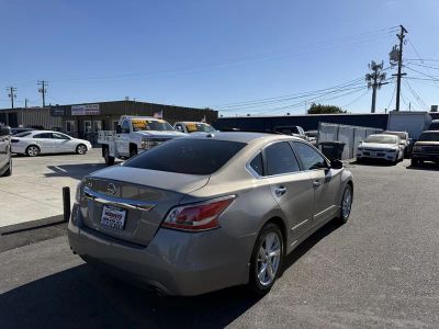 2015 Nissan Altima — rear three-quarter view