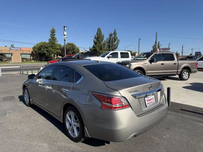 2015 Nissan Altima — detail view