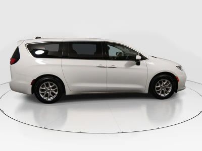 2023 Chrysler Pacifica - Photo 8