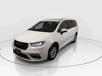 2023 Chrysler Pacifica - Photo 3