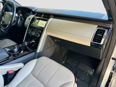 2019 Land Rover Discovery — photo 31 view