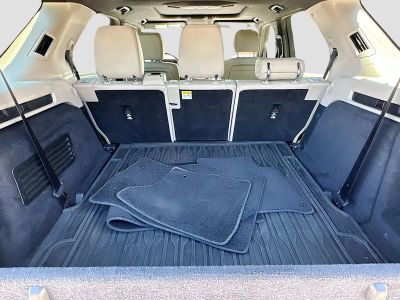 2019 Land Rover Discovery — photo 28 view