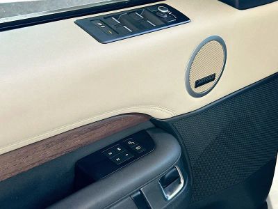 2019 Land Rover Discovery — photo 18 view