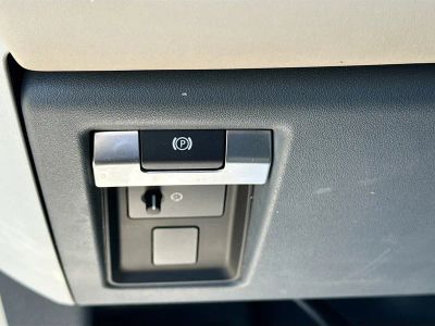 2024 Land Rover Defender — photo 35 view