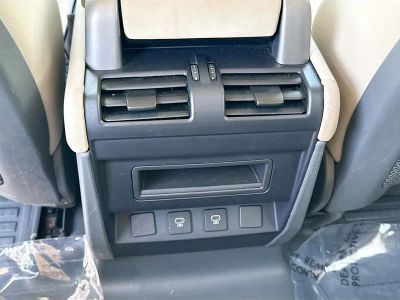 2024 Land Rover Defender — photo 19 view