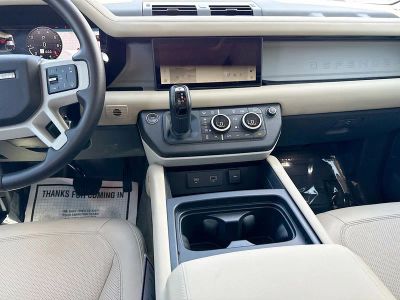 2024 Land Rover Defender — photo 18 view