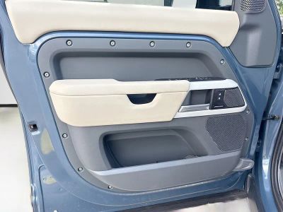 2024 Land Rover Defender — photo 21 view