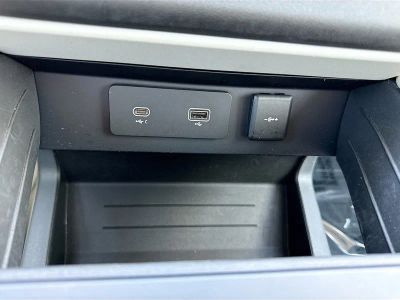2024 Land Rover Defender — photo 30 view