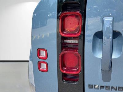 2024 Land Rover Defender — photo 10 view