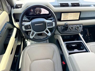 2024 Land Rover Defender — photo 16 view