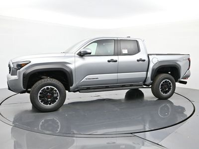 2025 Toyota Tacoma - Photo 2