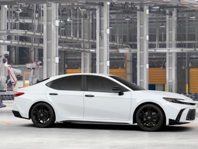 2026 Toyota Camry - Photo 13