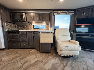 2017 Winnebago FORZA — engine compartment view