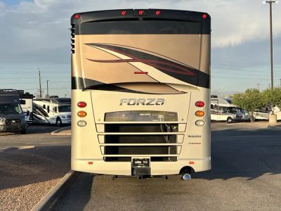 2017 Winnebago FORZA — photo 28 view