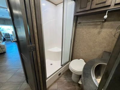 2017 Winnebago FORZA — photo 22 view