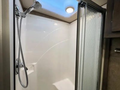 2017 Winnebago FORZA — photo 21 view