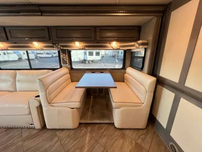 2017 Winnebago FORZA — photo 14 view