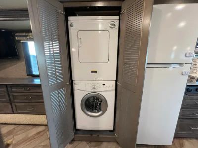 2017 Winnebago FORZA — photo 23 view