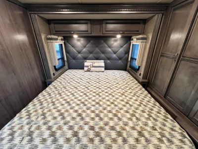 2017 Winnebago FORZA — photo 17 view