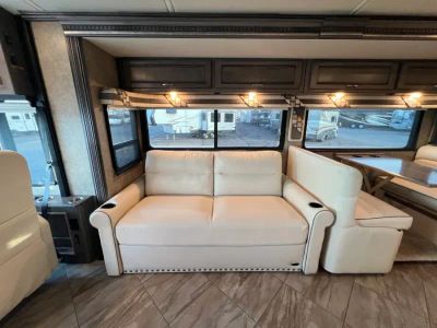 2017 Winnebago FORZA — photo 13 view
