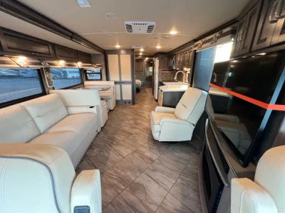 2017 Winnebago FORZA — interior view
