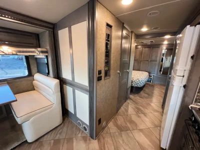 2017 Winnebago FORZA — photo 15 view