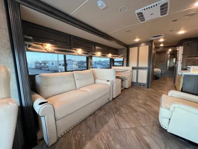 2017 Winnebago FORZA — photo 12 view