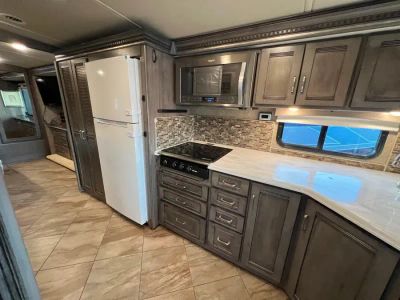 2017 Winnebago FORZA — photo 7 view