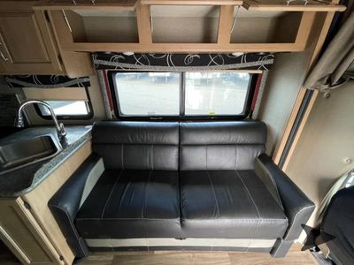 2017 Thor Motor Coach Outlaw — photo 9 view