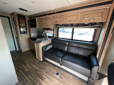 2017 Thor Motor Coach Outlaw — photo 8 view