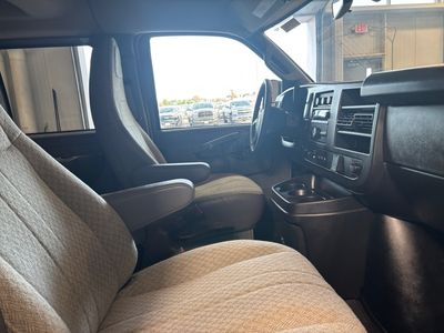2024 Chevrolet Express Passenger - Photo 8