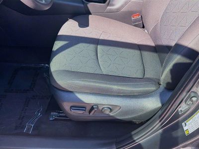 2023 Toyota RAV4 — photo 19 view