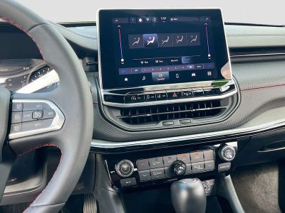 2025 Jeep Compass — photo 15 view