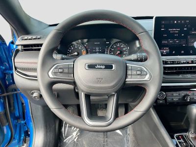 2025 Jeep Compass — photo 11 view