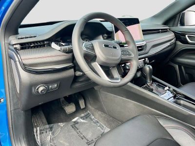 2025 Jeep Compass — photo 9 view