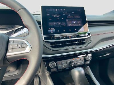 2025 Jeep Compass — photo 14 view