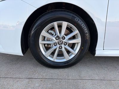 2025 Toyota Camry - Photo 8