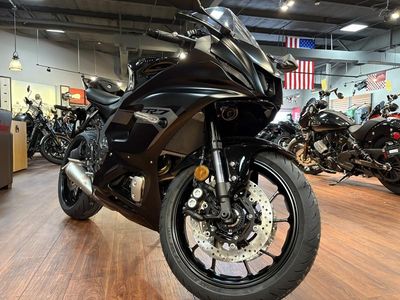 2025 Yamaha YZF-R7 - Photo 3