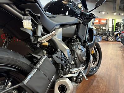 2025 Yamaha YZF-R7 - Photo 15