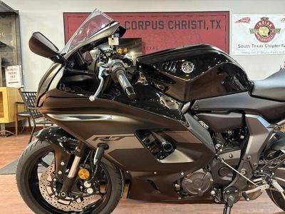 2025 Yamaha YZF-R7 - Photo 11