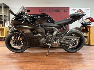 2025 Yamaha YZF-R7 - Photo 9