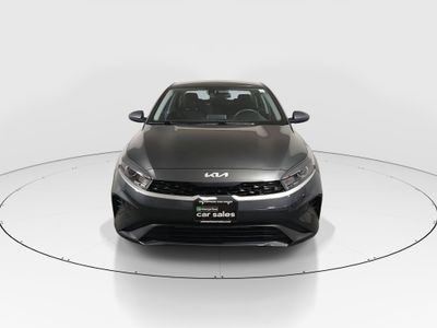 2024 Kia Forte - Photo 2