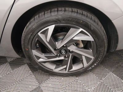 2024 Hyundai Elantra — photo 10 view