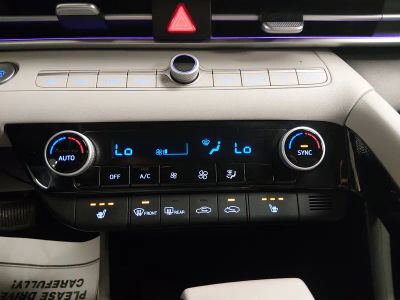 2024 Hyundai Elantra — photo 17 view