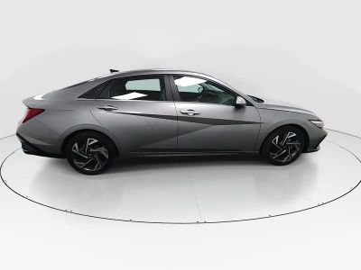 2024 Hyundai Elantra — photo 8 view