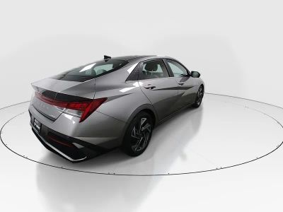 2024 Hyundai Elantra — photo 7 view