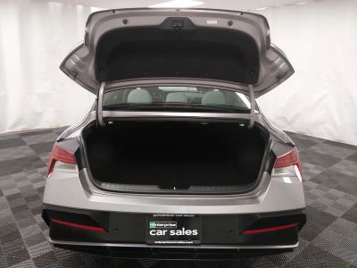 2024 Hyundai Elantra — photo 11 view